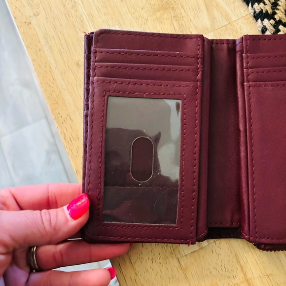 Burgundy SafeKeeper Tri Fold Wallet - Picture 4 of 8